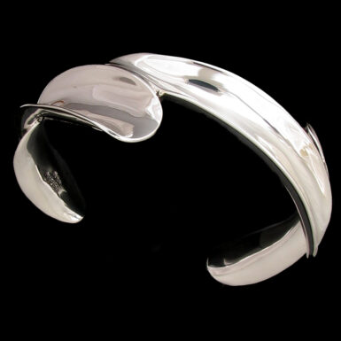 Concave Segmented Cuff