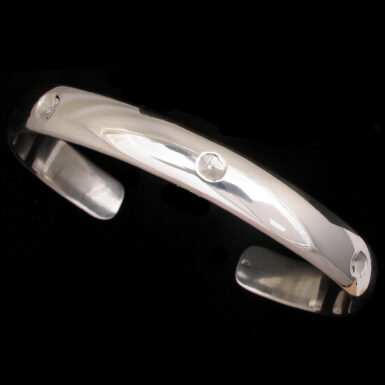 Wide Cuff with Indents