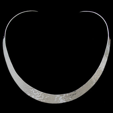 Hammered Graduated Collar