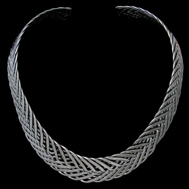 Cross Braided Graduated Collar
