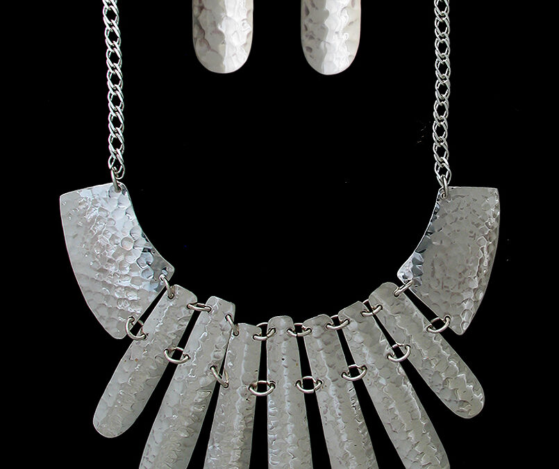 Graduated Hammered Set