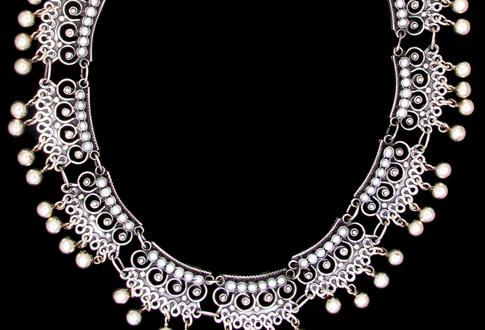Media Casquilla Necklace