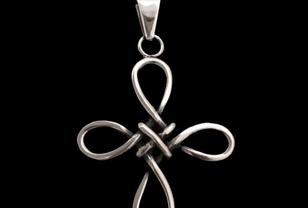 Large Knot Cross