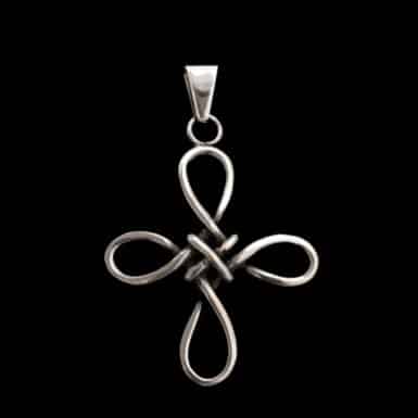 Large Knot Cross