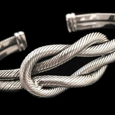 Love Knot Cable