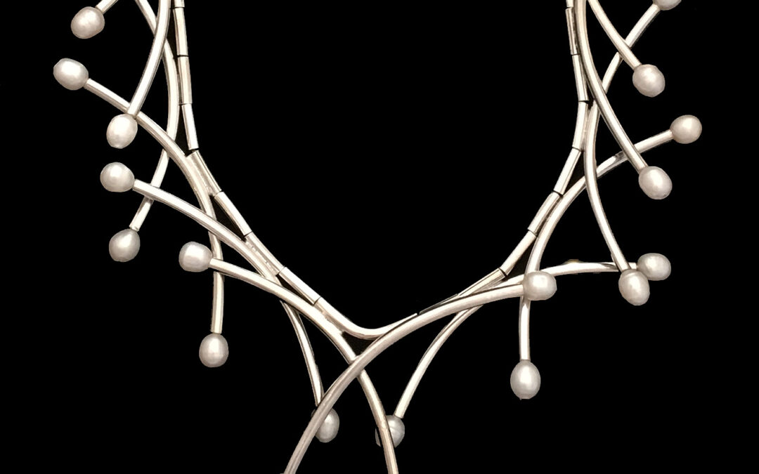 Mobile Pearl Necklace