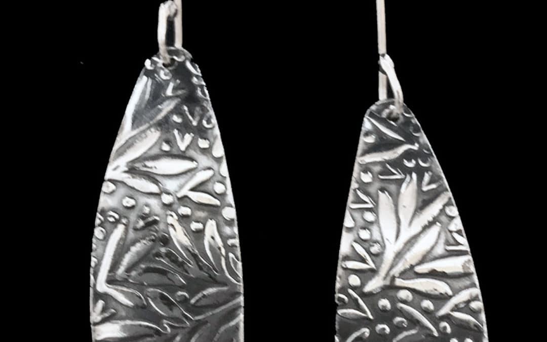 Fern Texture Drop with Long Wire