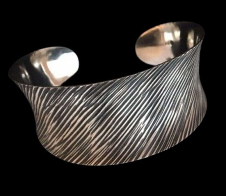 Concave Cross Hatch Cuff
