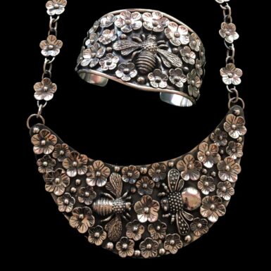 Oxidized Bee Set Necklace