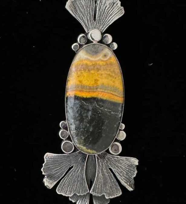 Long Oval Bumblebee with Gingkos