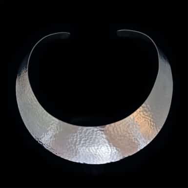 Wide Hammered Graduated Collar