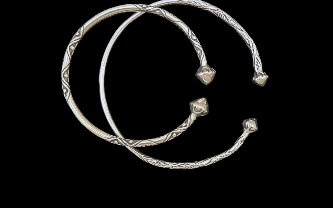 Pointed Cone End Cuff